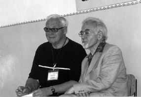 Самый азартный участник и докладчик «детской» секции Джеральд Браун (Канада) (слева) и самый верный переводчик секции Эрик Азгальдов